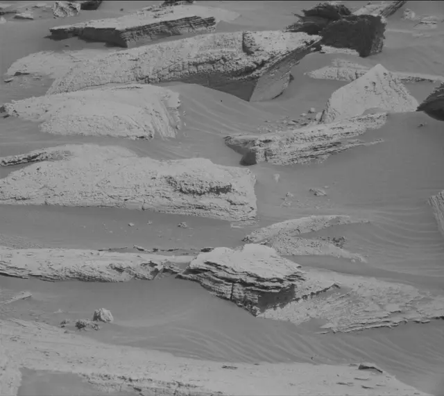 Sol 4037: Mast Camera (Mastcam)