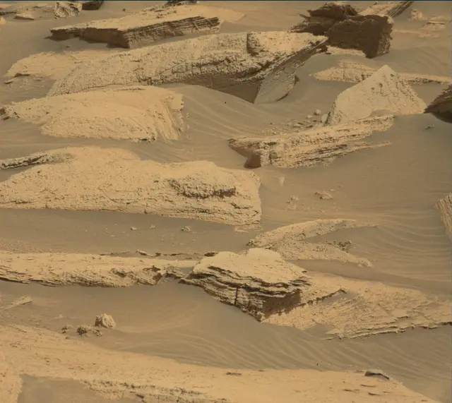 Sol 4037: Mast Camera (Mastcam)