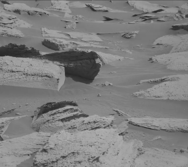Sol 4037: Mast Camera (Mastcam)