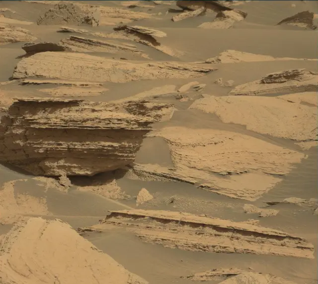 Sol 4037: Mast Camera (Mastcam)