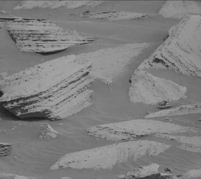 Sol 4037: Mast Camera (Mastcam)