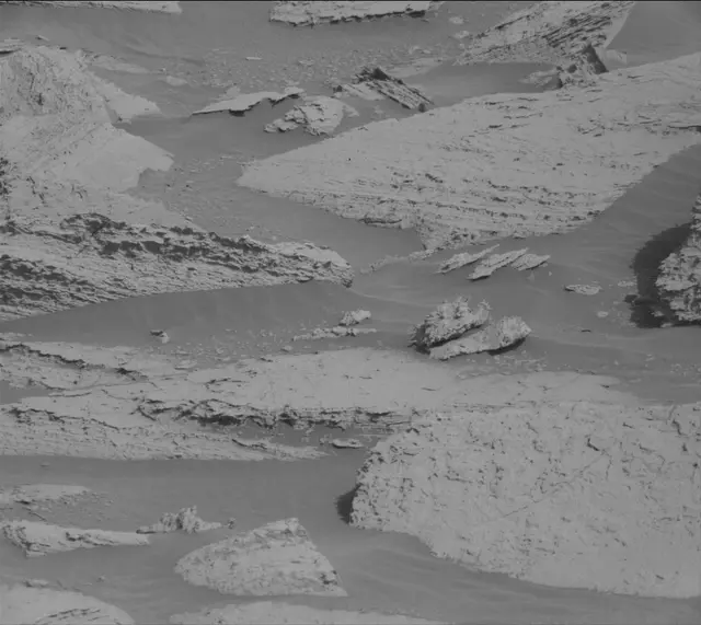 Sol 4037: Mast Camera (Mastcam)
