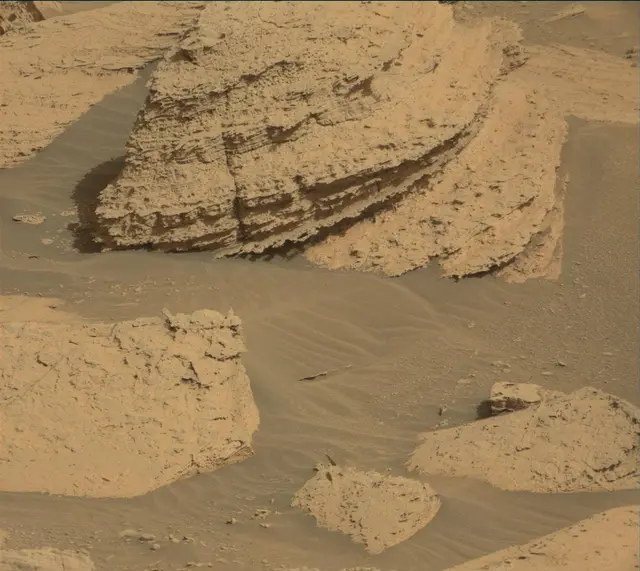 Sol 4037: Mast Camera (Mastcam)