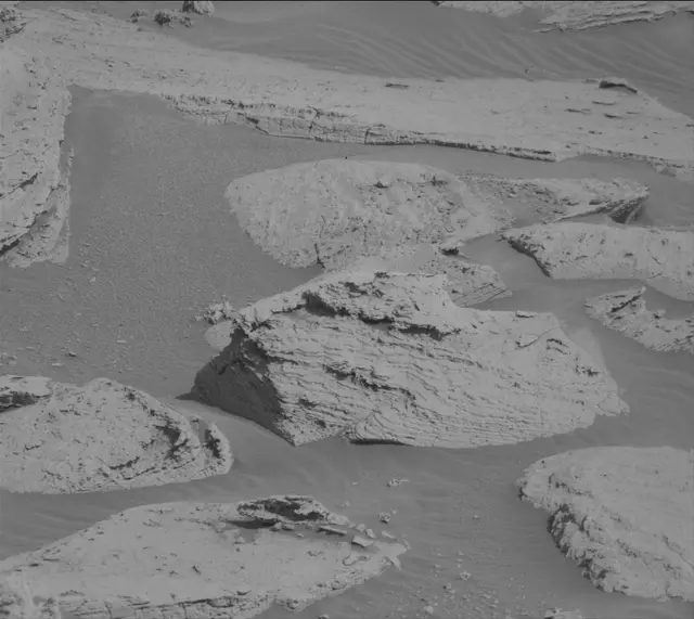 Sol 4037: Mast Camera (Mastcam)