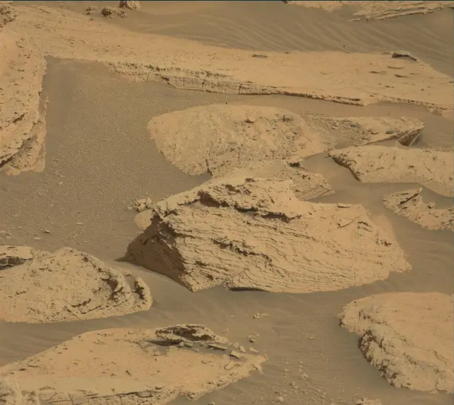 Sol 4037: Mast Camera (Mastcam)