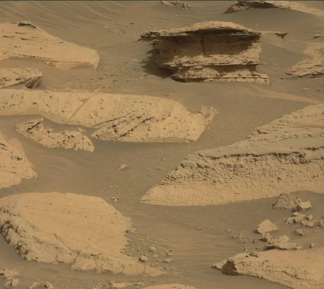 Sol 4037: Mast Camera (Mastcam)
