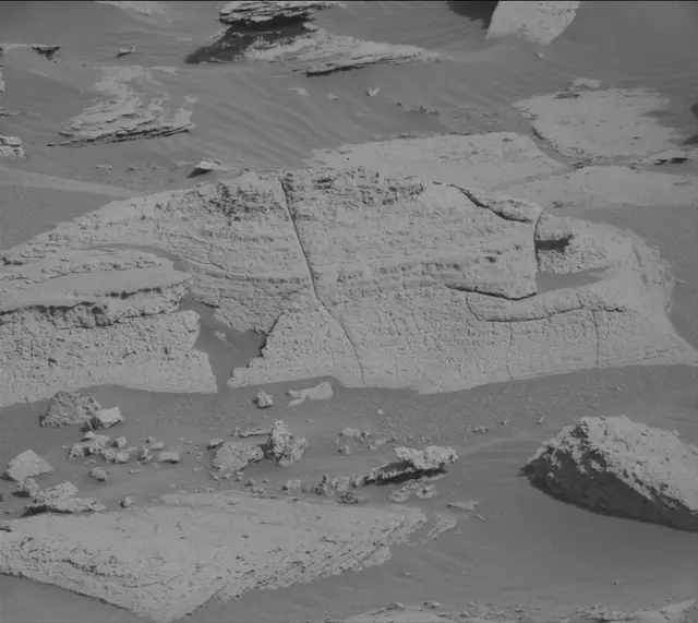 Sol 4037: Mast Camera (Mastcam)