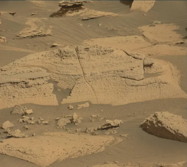 Sol 4037: Mast Camera (Mastcam)
