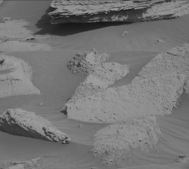 Sol 4037: Mast Camera (Mastcam)