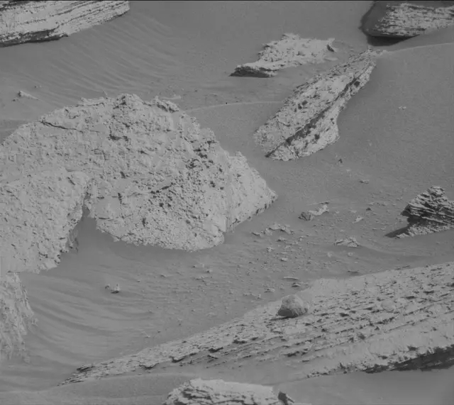Sol 4037: Mast Camera (Mastcam)