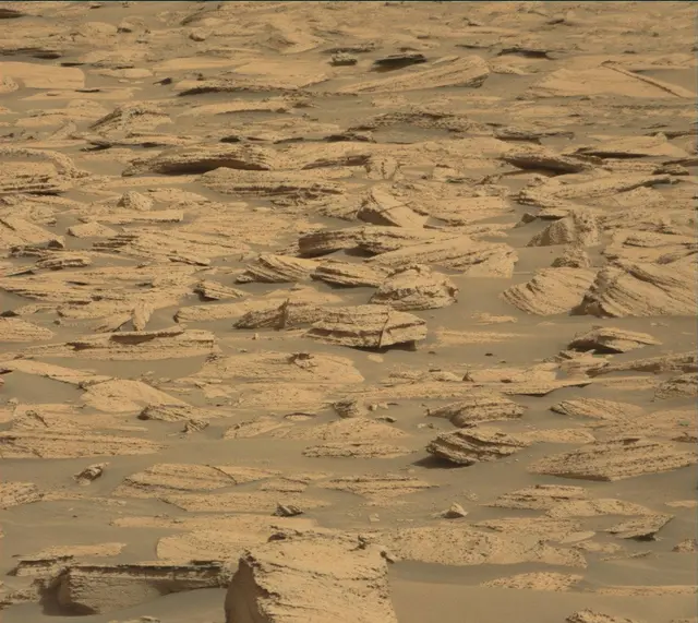 Sol 4037: Mast Camera (Mastcam)