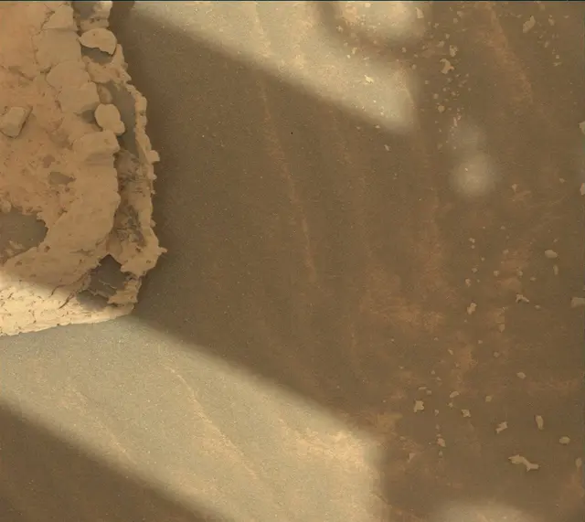 Sol 4037: Mast Camera (Mastcam)