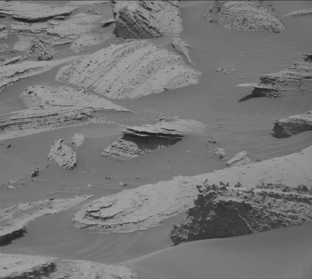 Sol 4039: Mast Camera (Mastcam)