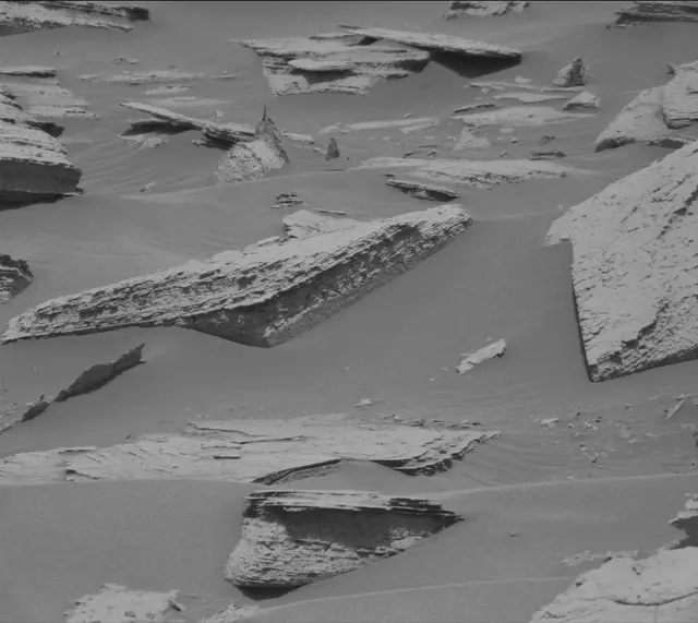 Sol 4039: Mast Camera (Mastcam)