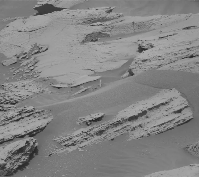 Sol 4039: Mast Camera (Mastcam)