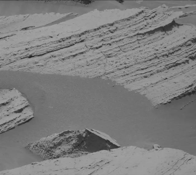 Sol 4039: Mast Camera (Mastcam)