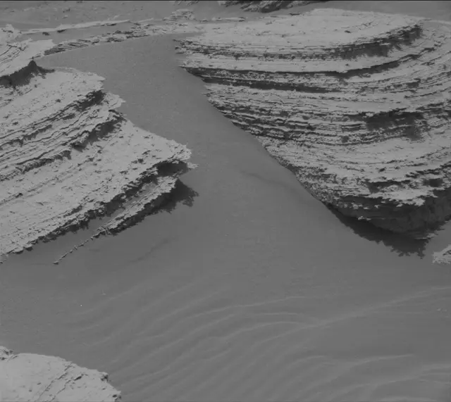 Sol 4039: Mast Camera (Mastcam)
