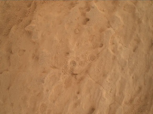 Sol 4039: Mars Hand Lens Imager (MAHLI)