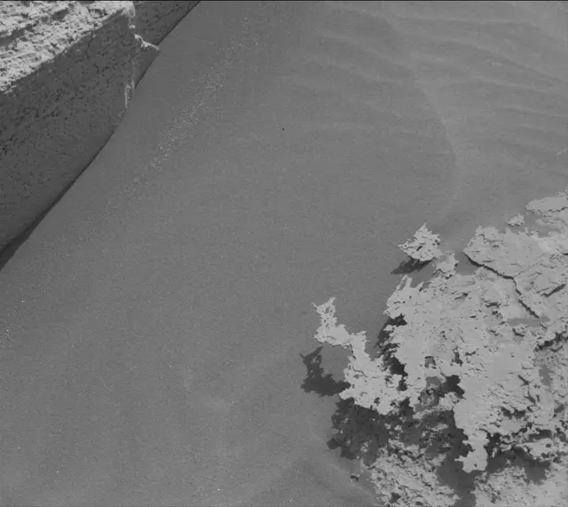 Sol 4040: Mast Camera (Mastcam)