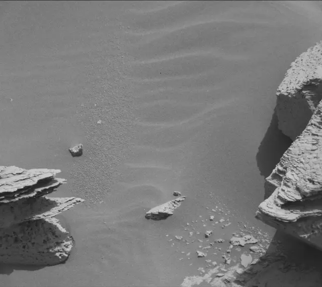 Sol 4040: Mast Camera (Mastcam)