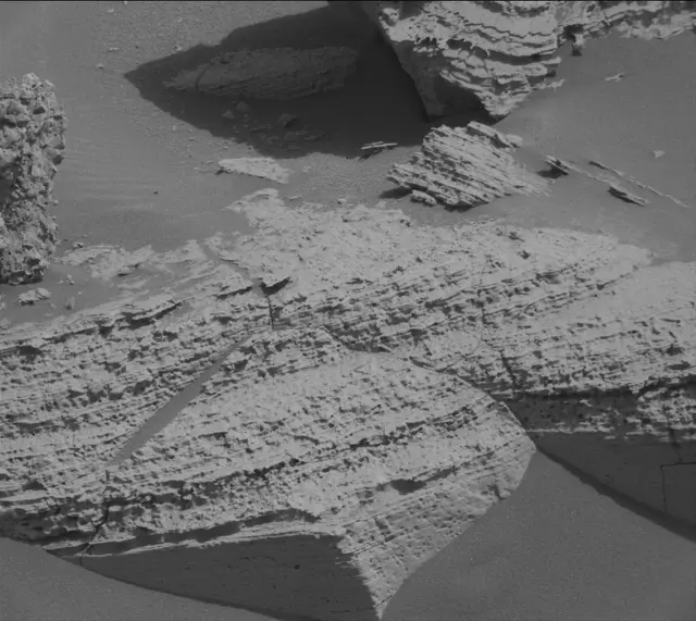 Sol 4040: Mast Camera (Mastcam)