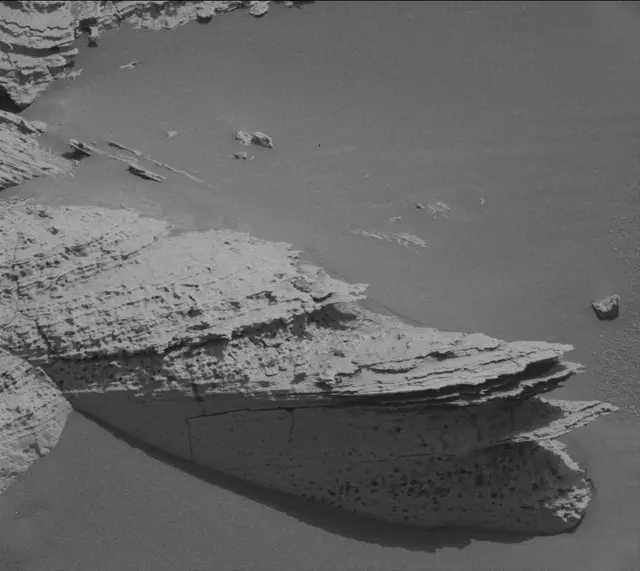 Sol 4040: Mast Camera (Mastcam)