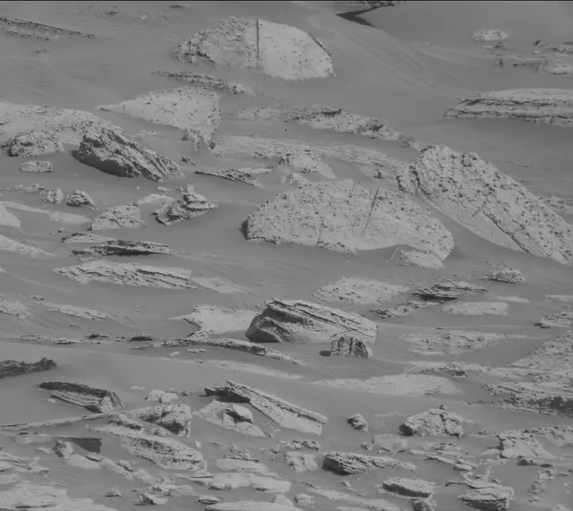 Sol 4040: Mast Camera (Mastcam)