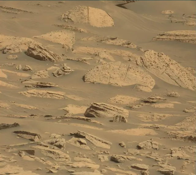 Sol 4040: Mast Camera (Mastcam)