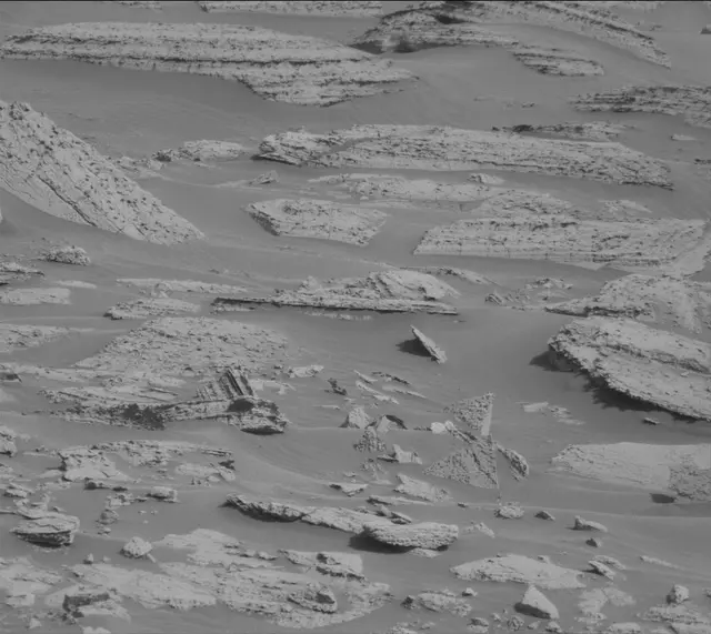 Sol 4040: Mast Camera (Mastcam)