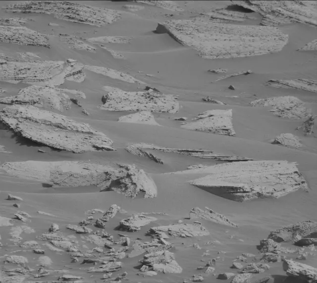 Sol 4040: Mast Camera (Mastcam)
