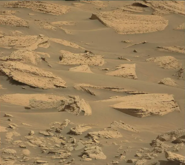 Sol 4040: Mast Camera (Mastcam)