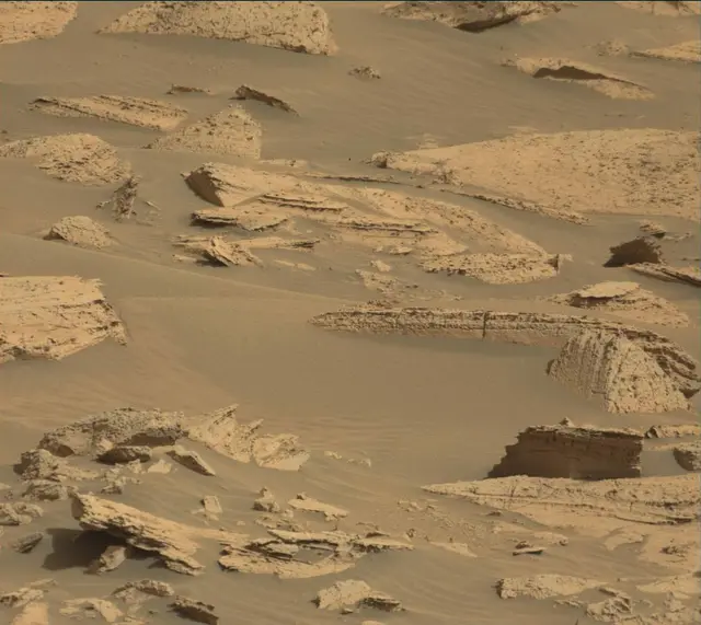 Sol 4040: Mast Camera (Mastcam)