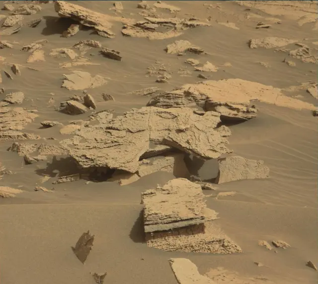 Sol 4040: Mast Camera (Mastcam)
