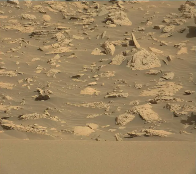 Sol 4040: Mast Camera (Mastcam)