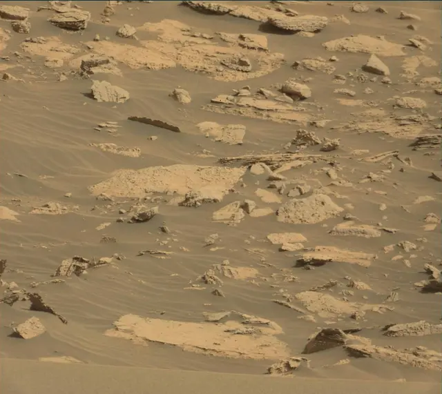 Sol 4040: Mast Camera (Mastcam)