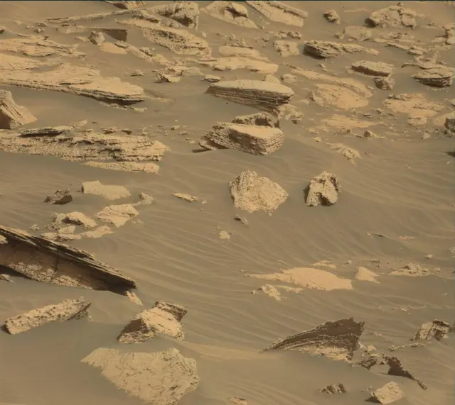 Sol 4040: Mast Camera (Mastcam)