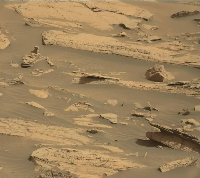Sol 4040: Mast Camera (Mastcam)