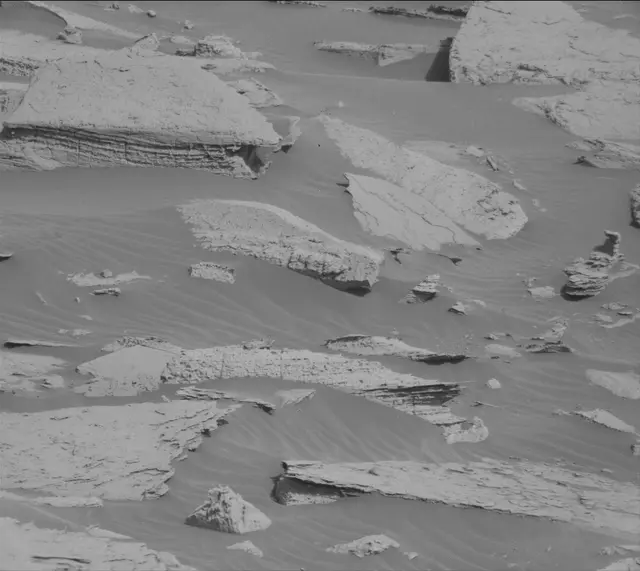 Sol 4040: Mast Camera (Mastcam)