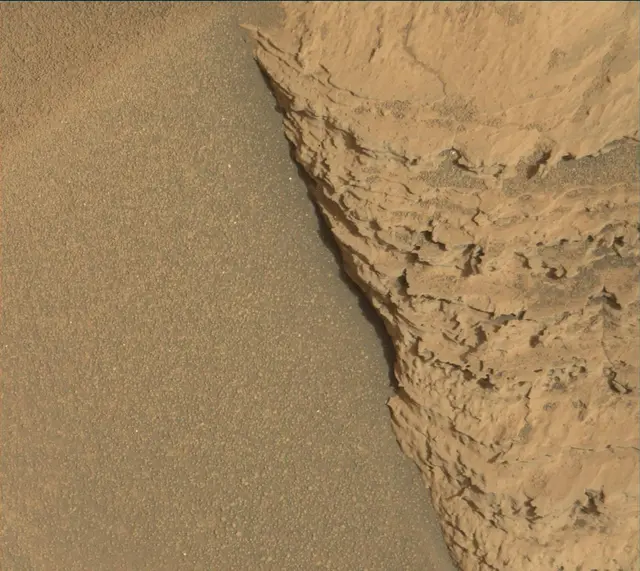 Sol 4040: Mast Camera (Mastcam)