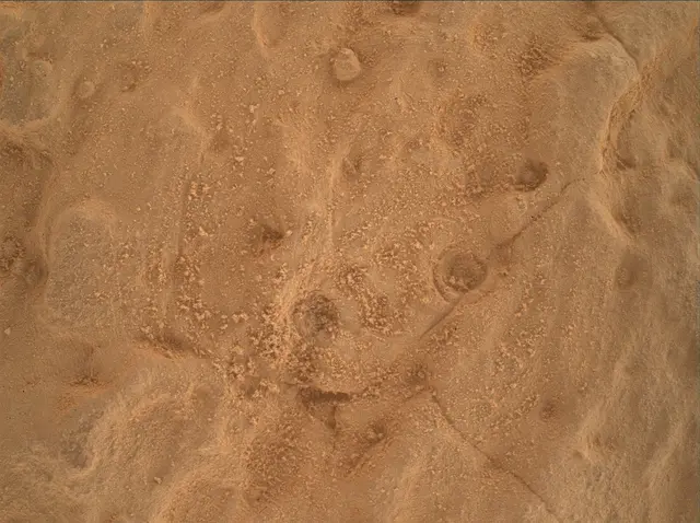 Sol 4040: Mars Hand Lens Imager (MAHLI)