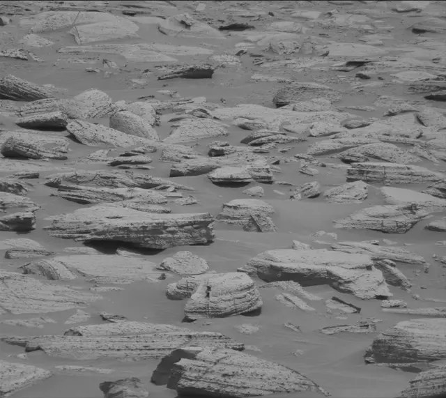 Sol 4041: Mast Camera (Mastcam)