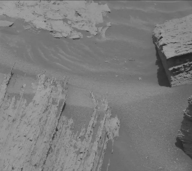 Sol 4041: Mast Camera (Mastcam)