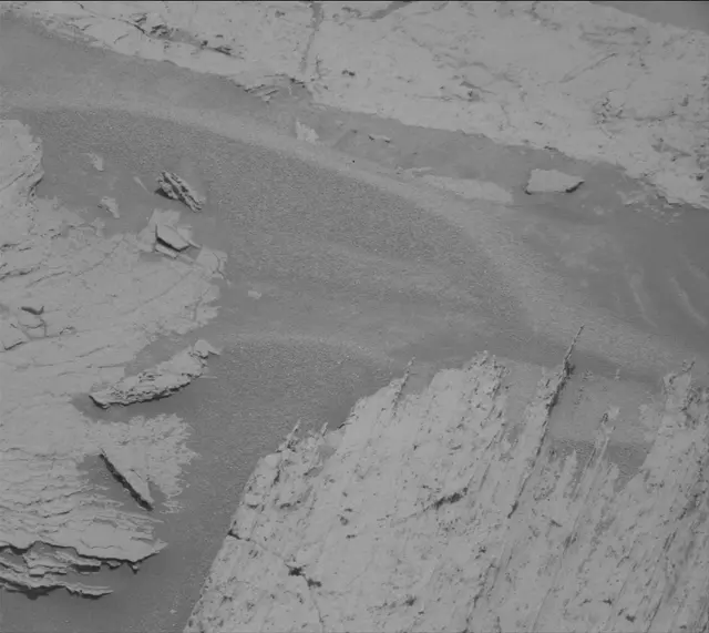 Sol 4041: Mast Camera (Mastcam)