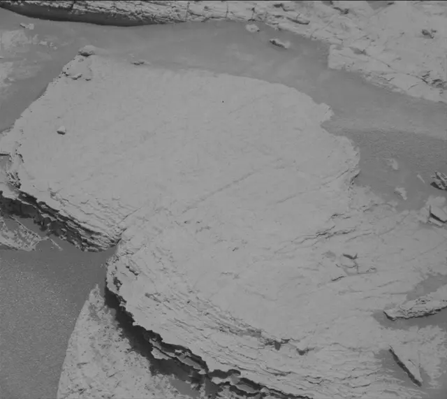 Sol 4041: Mast Camera (Mastcam)