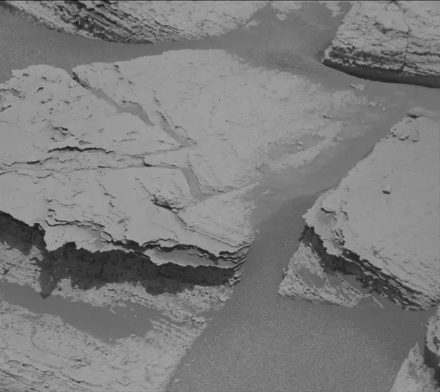 Sol 4041: Mast Camera (Mastcam)