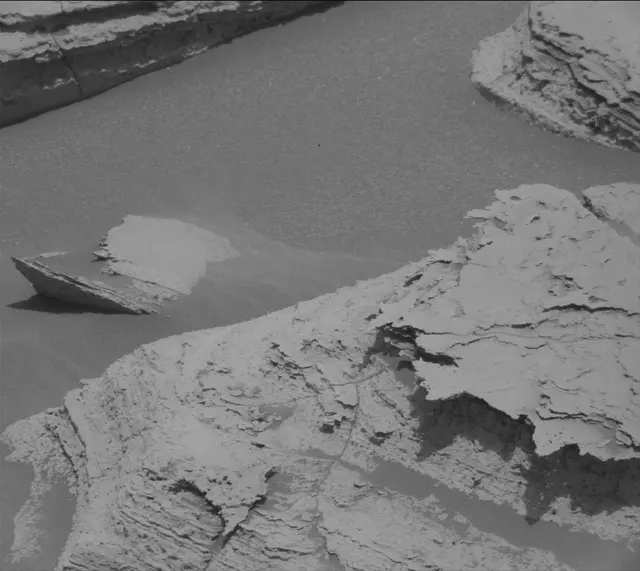 Sol 4041: Mast Camera (Mastcam)