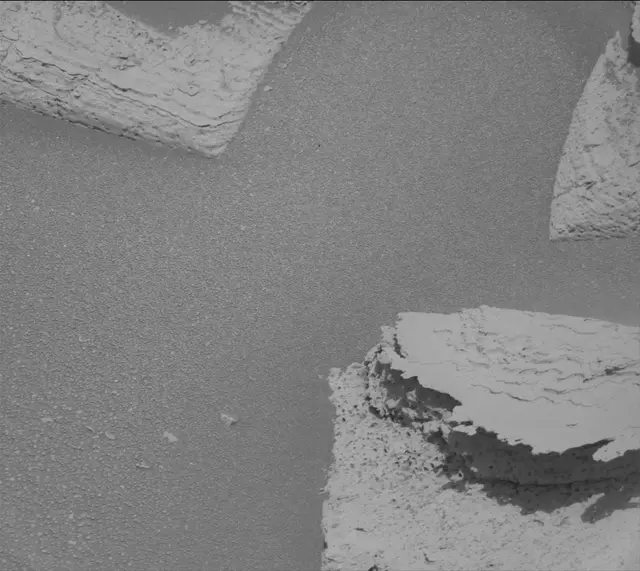 Sol 4041: Mast Camera (Mastcam)