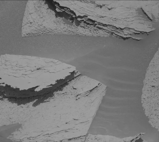 Sol 4041: Mast Camera (Mastcam)