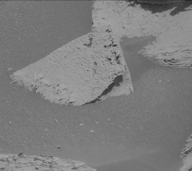 Sol 4041: Mast Camera (Mastcam)