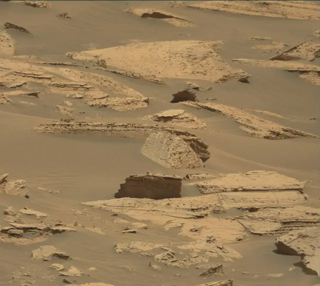 Sol 4042: Mast Camera (Mastcam)
